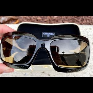 CHANEL Mother of Pearl Black sunglasses 5076H